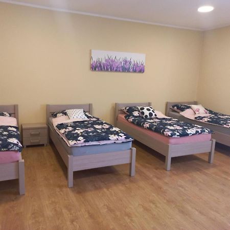 Pod Kogucikiem Aparthotel Krzyzanowice Kültér fotó