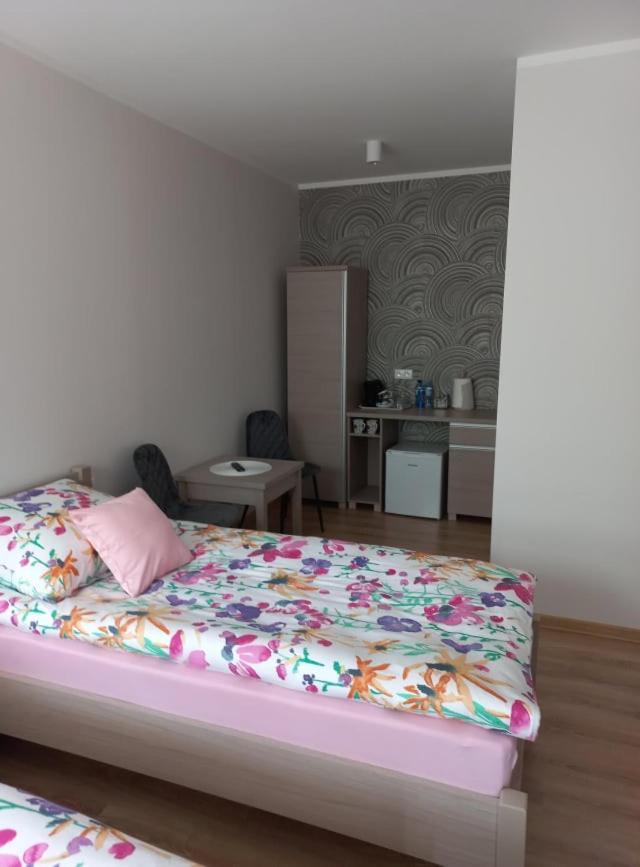 Pod Kogucikiem Aparthotel Krzyzanowice Kültér fotó