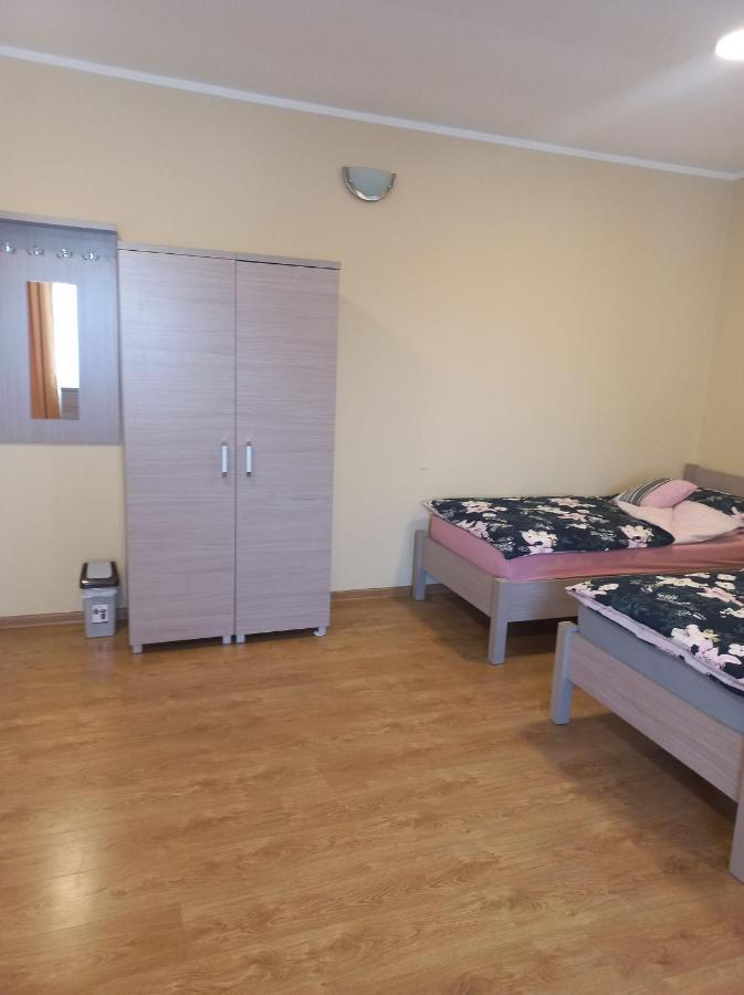 Pod Kogucikiem Aparthotel Krzyzanowice Kültér fotó